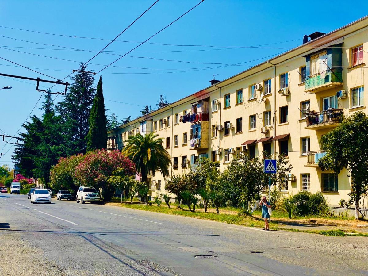 Квартира 1-Комнатная - До Моря 2 Мин - В Центре Σουχούμι Εξωτερικό φωτογραφία